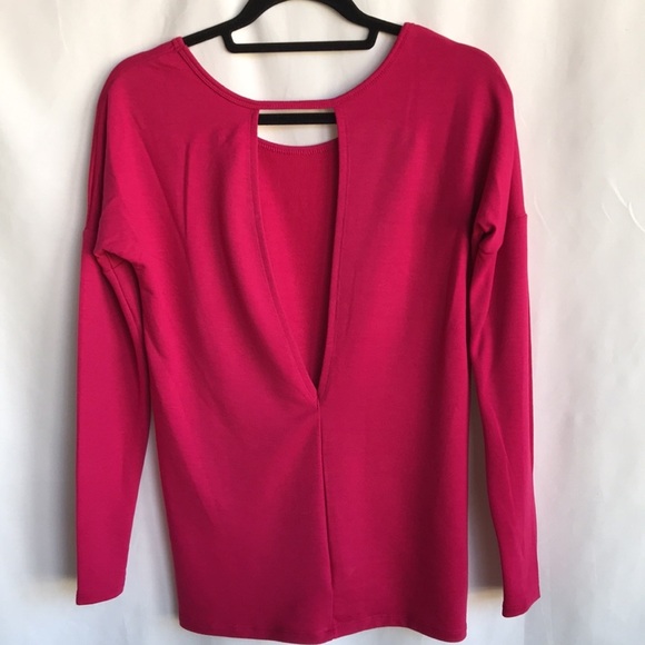 Old Navy Active raspberry workout top with back cutout and thumb holes, size XS - Picture 2 of 7